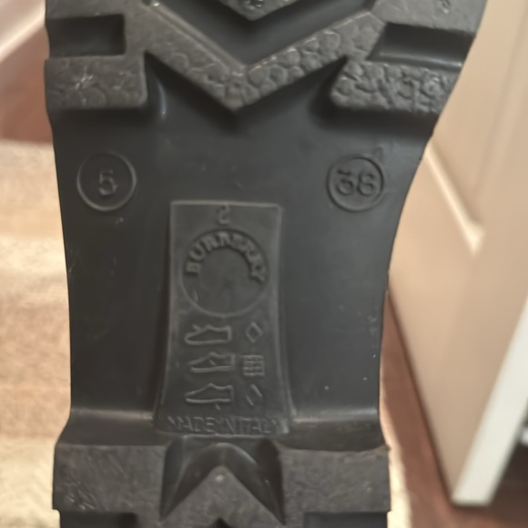 Burberry rain boots nova check size 38. Worn only a couple times. - Picture 5 of 5